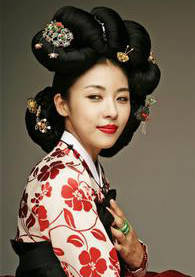 黄真伊；明月角色图